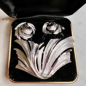 VTG Signed Crown TRIFARI Silver Tone Brooch Earrings Set MCM 50s-60s Clip-Ons